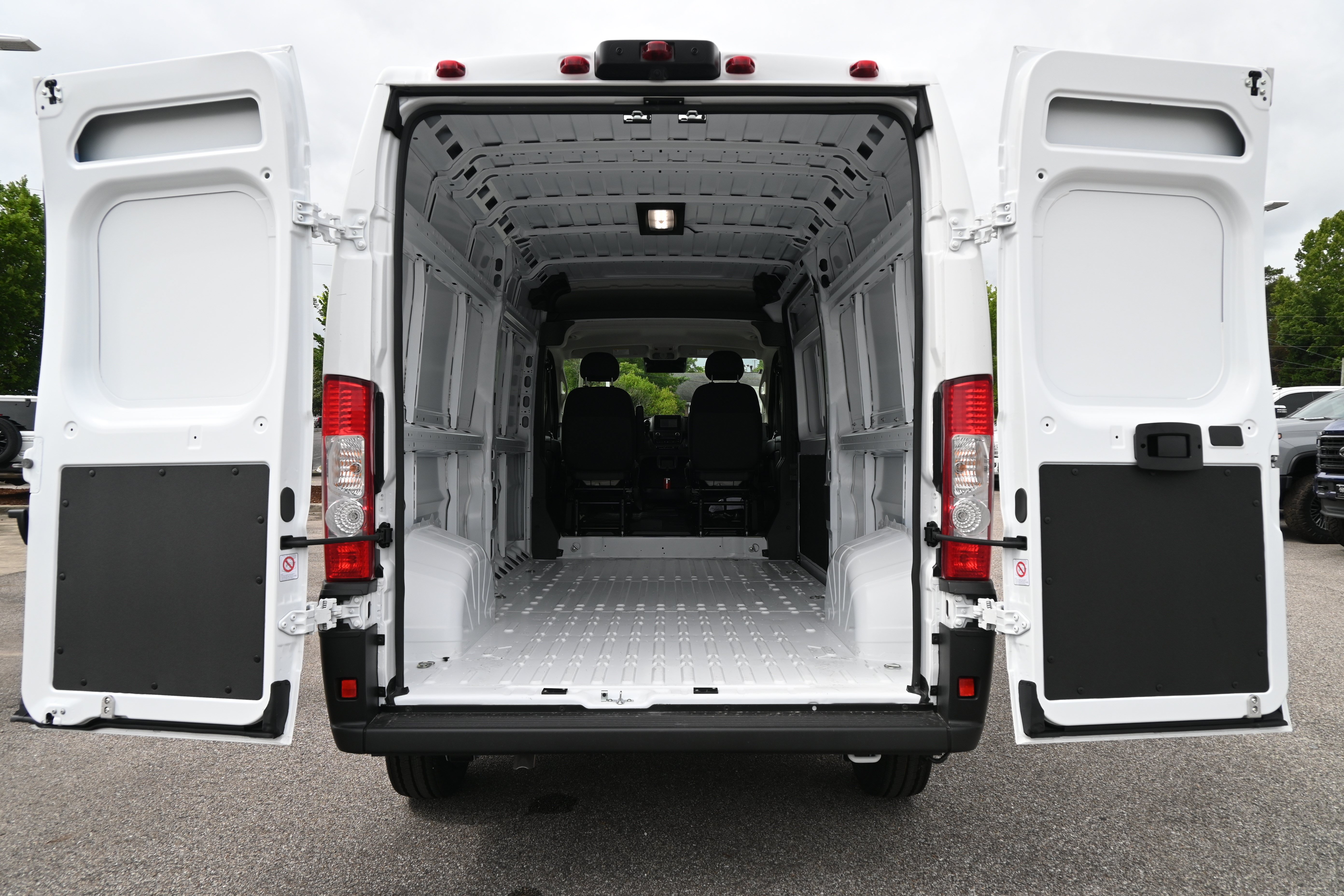 New 2026 RAM ProMaster 2500 w/ Convenience Group FWD image 27
