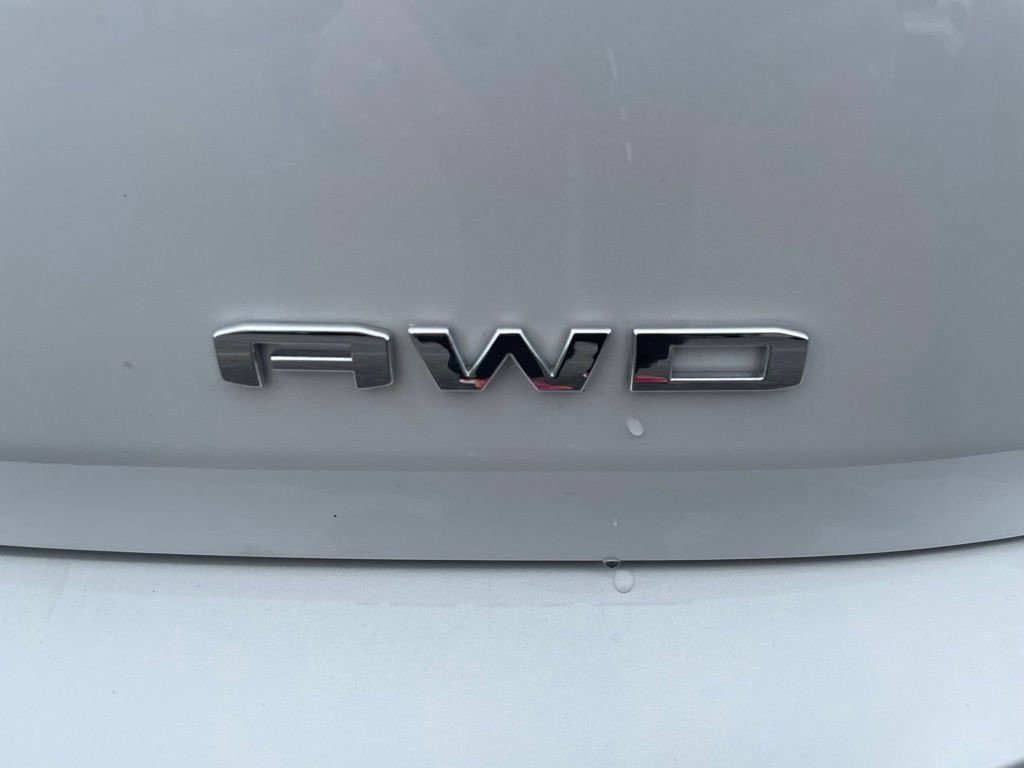 Used 2024 GMC Terrain Denali w/ Denali Premium Package AWD/4WD image 8