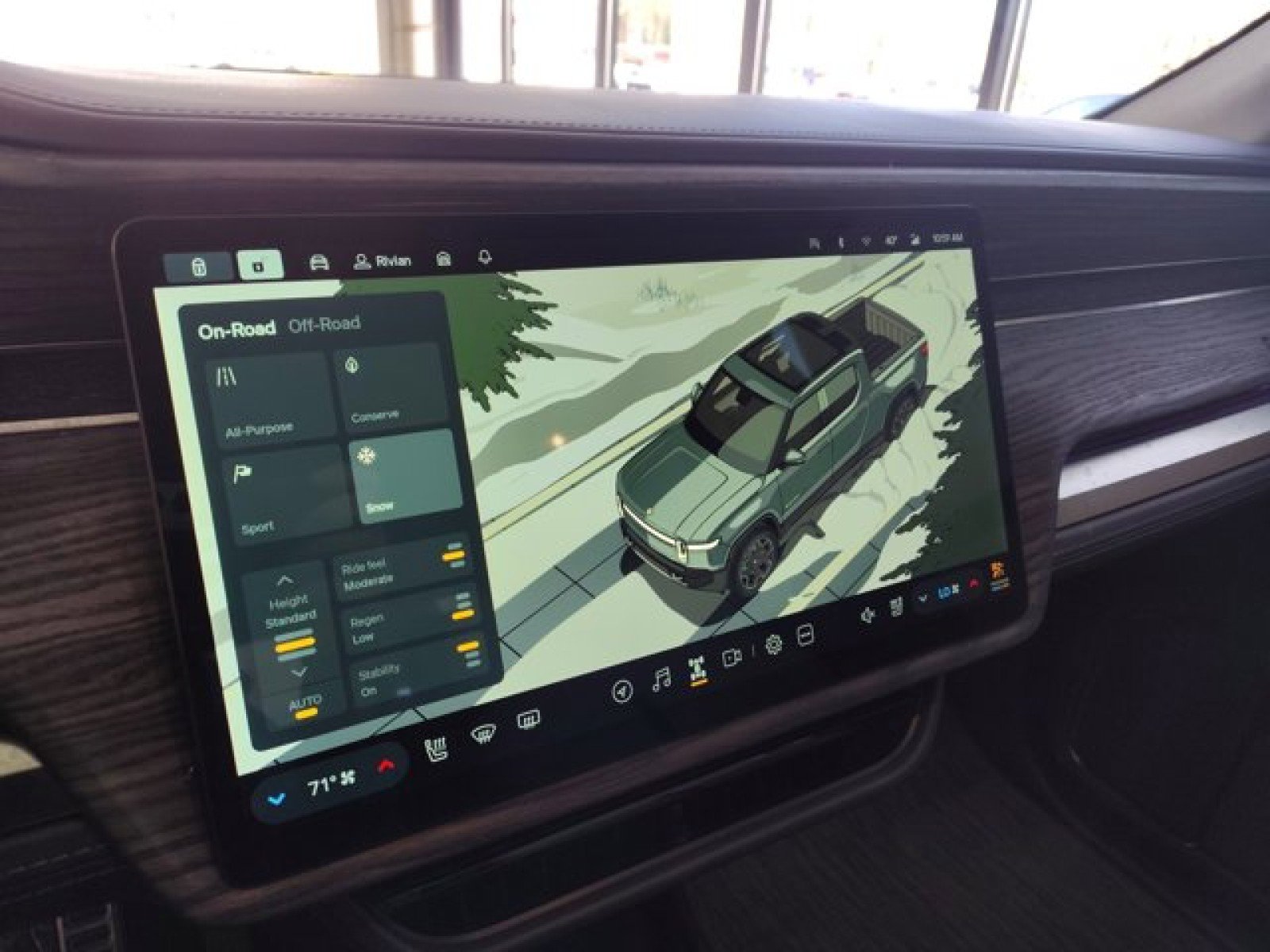 Used 2022 Rivian R1T Adventure image 14