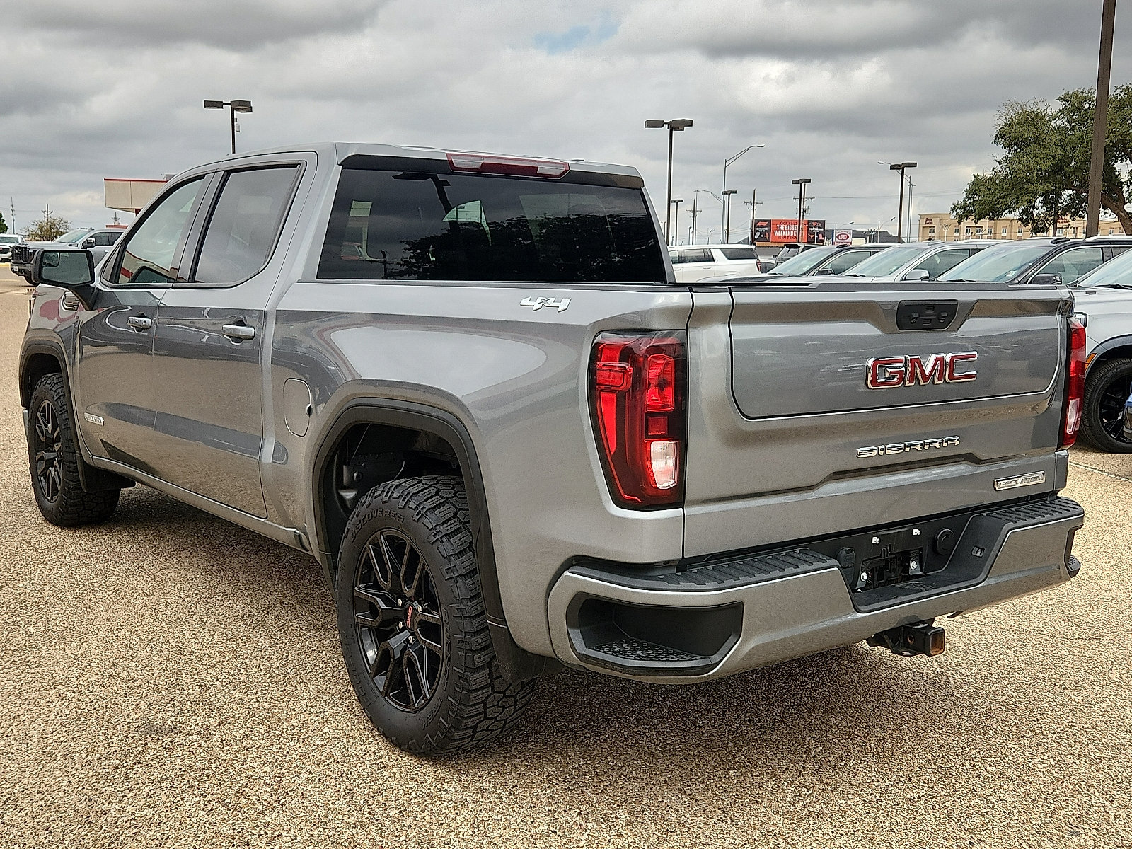 Used 2023 GMC Sierra 1500 Elevation AWD/4WD image 3