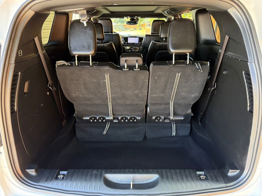 Used 2025 Chrysler Pacifica Limited FWD image 36