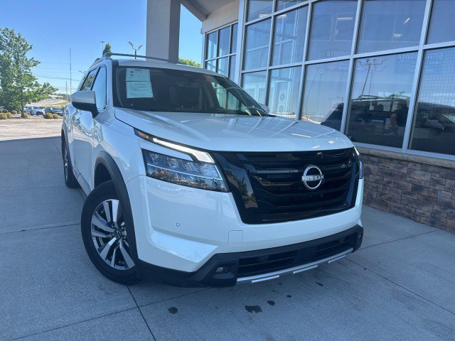 Used 2023 Nissan Pathfinder SL w/ Black Appearance Package
