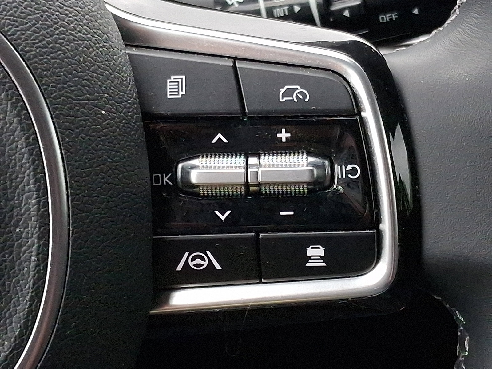 Used 2025 Kia Sorento EX AWD/4WD image 22