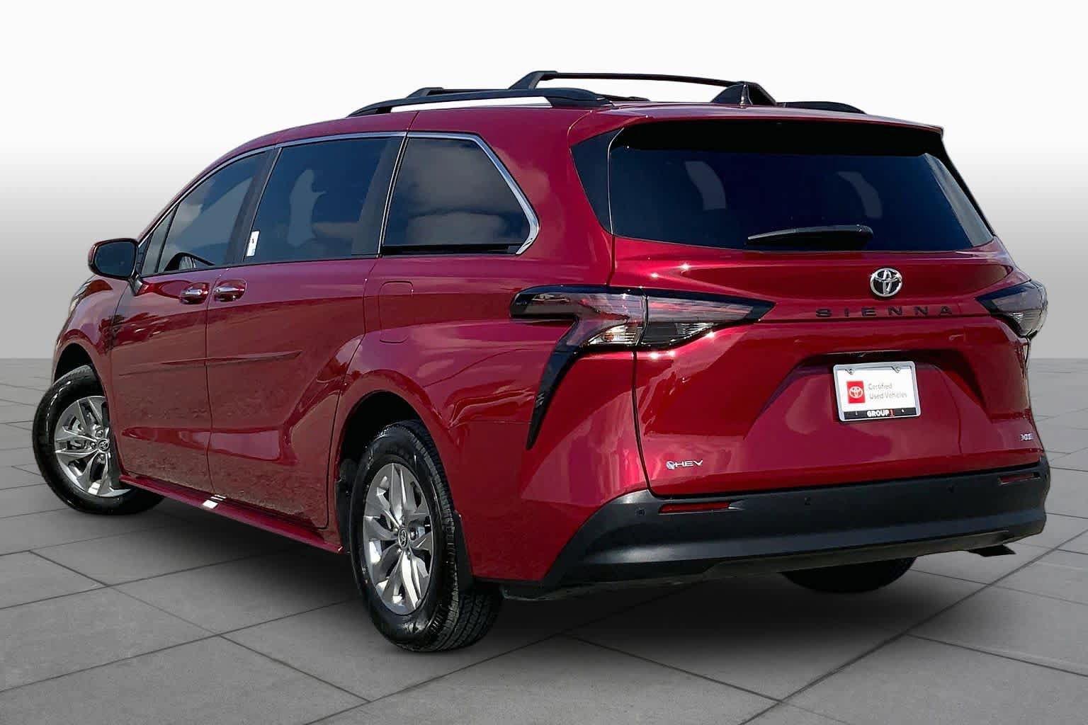 Used 2026 Toyota Sienna XLE FWD image 12