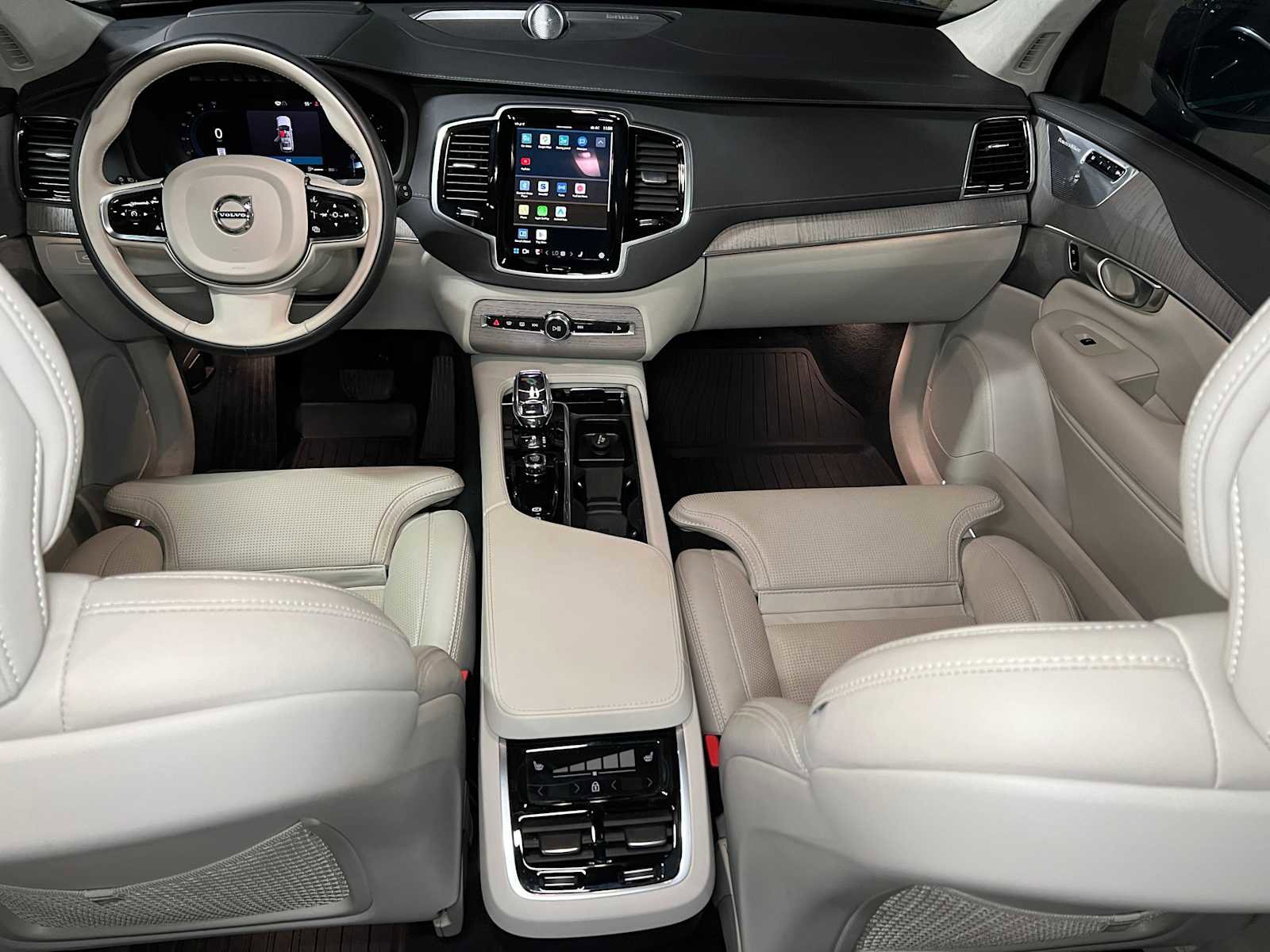 Used 2024 Volvo XC90 B6 Ultimate w/ Lounge Package image 42