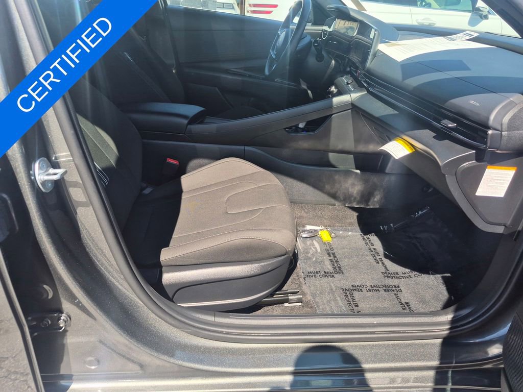 Used 2025 Hyundai Elantra SEL image 30