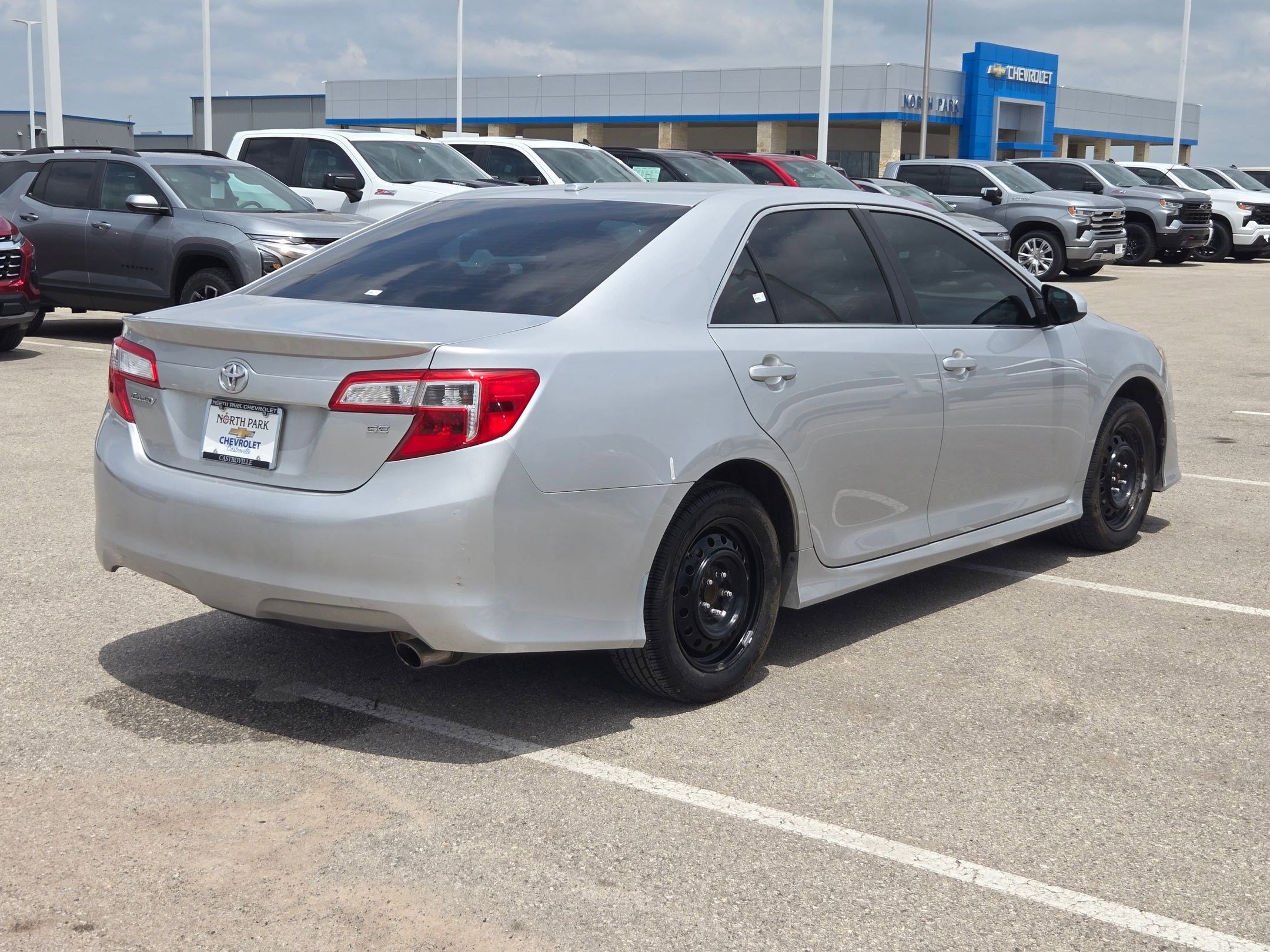Used 2012 Toyota Camry SE FWD image 3