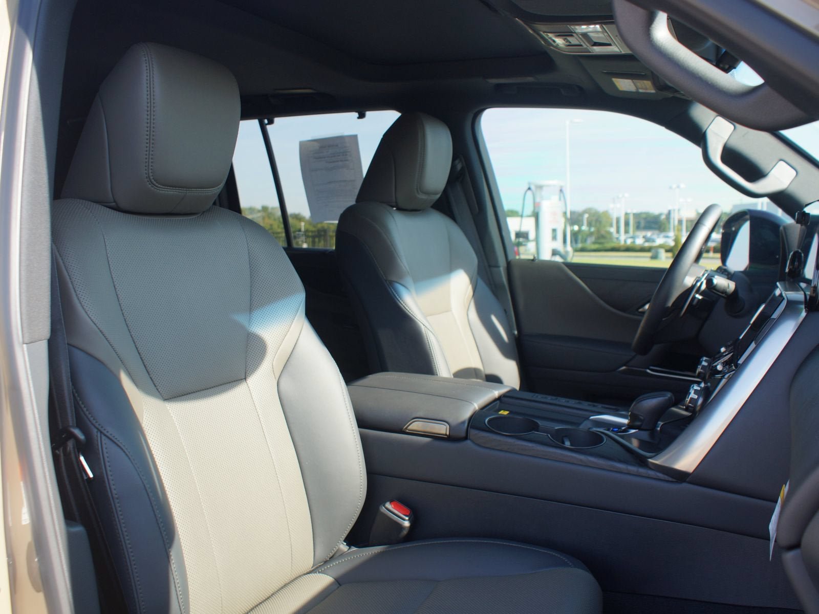 Used 2025 Lexus LX 700h Overtrail AWD/4WD image 24