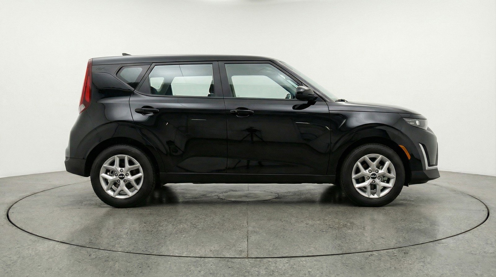 Used 2025 Kia Soul LX w/ LX Technology Package FWD image 11