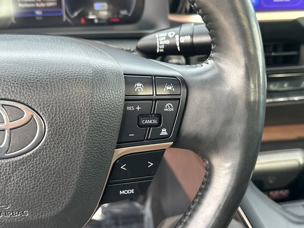 Used 2023 Toyota Crown Limited image 24
