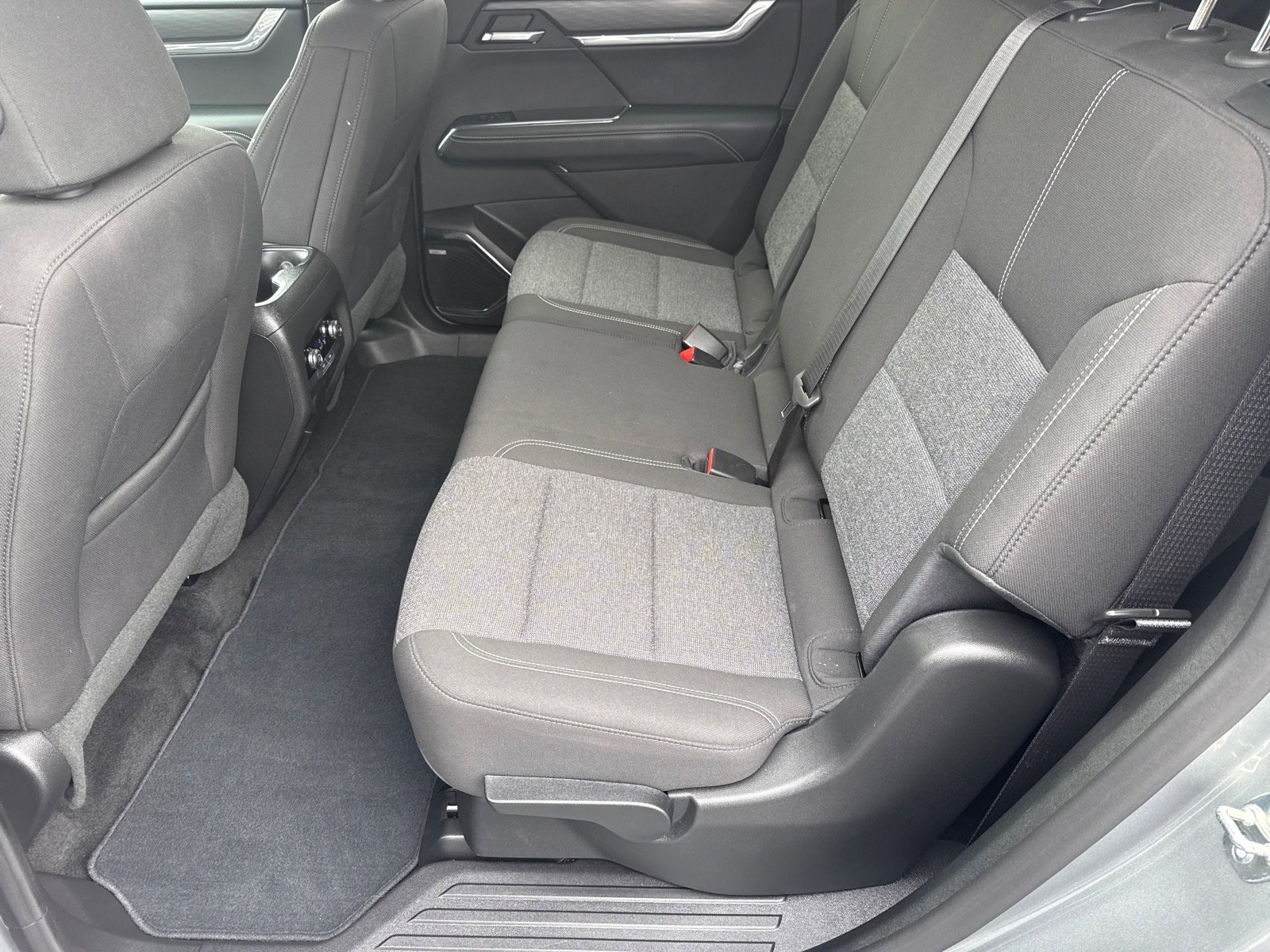 Used 2025 GMC Acadia Elevation image 11