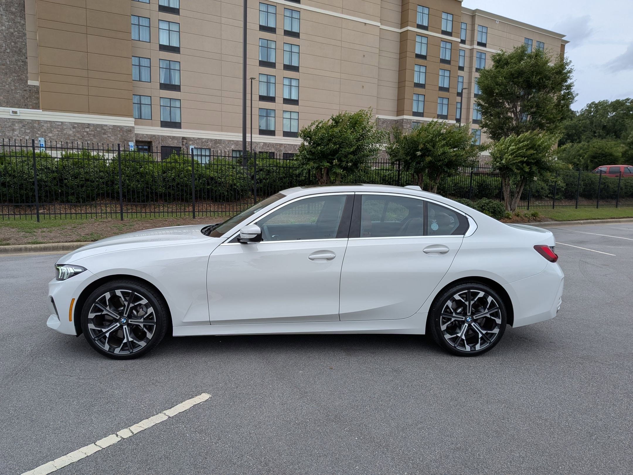 Used 2025 BMW 330i xDrive Sedan w/ Convenience Package AWD/4WD image 6