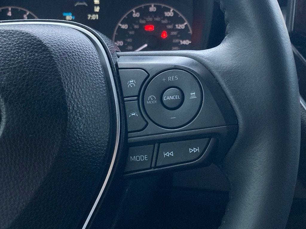 Certified 2025 Toyota Corolla SE FWD image 17