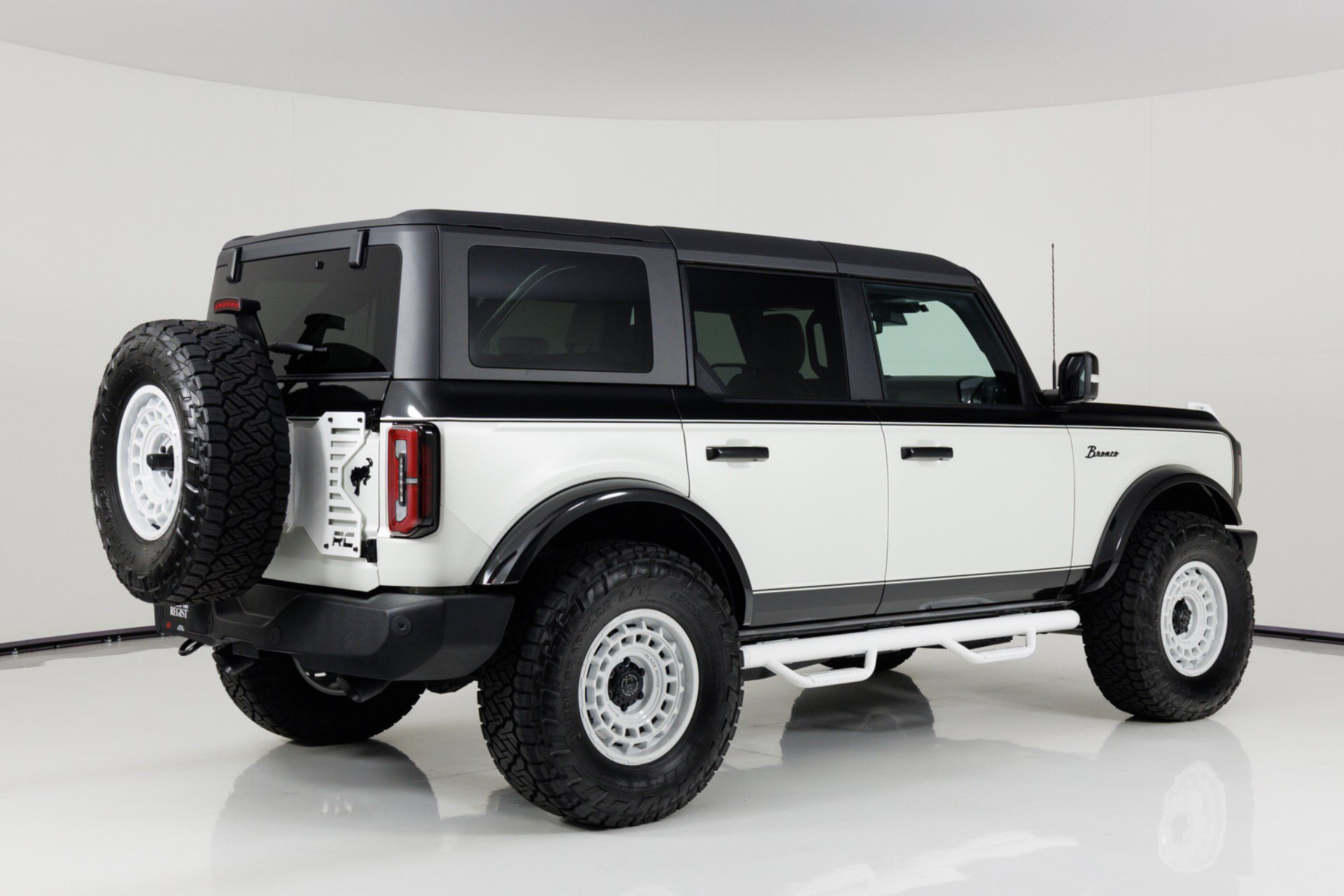 Used 2025 Ford Bronco Outer Banks AWD/4WD image 3