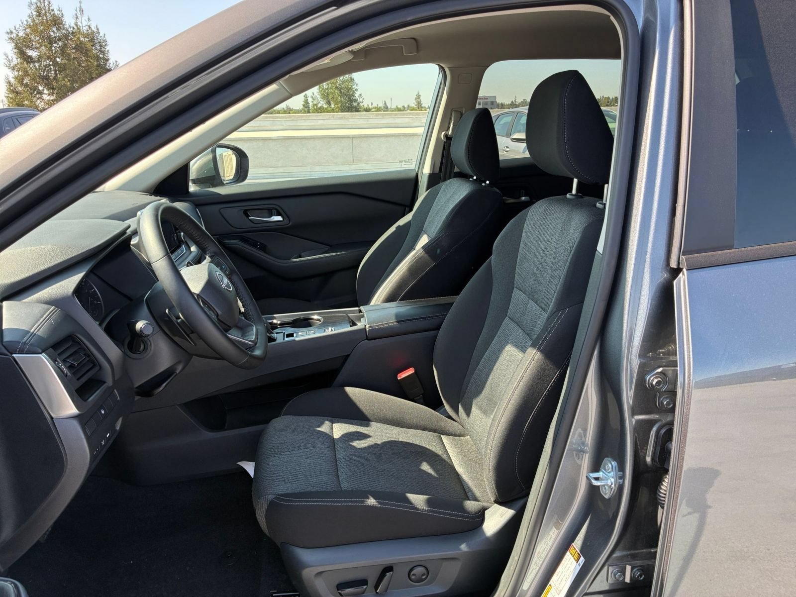 Used 2026 Nissan Rogue SV FWD image 29