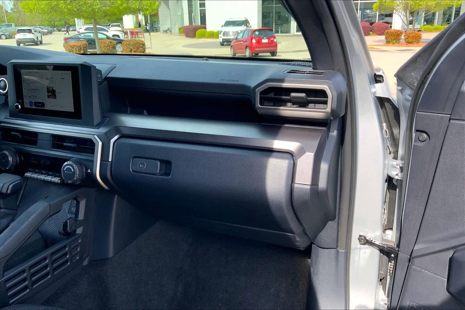 Used 2025 Toyota 4Runner SR5 AWD/4WD image 18