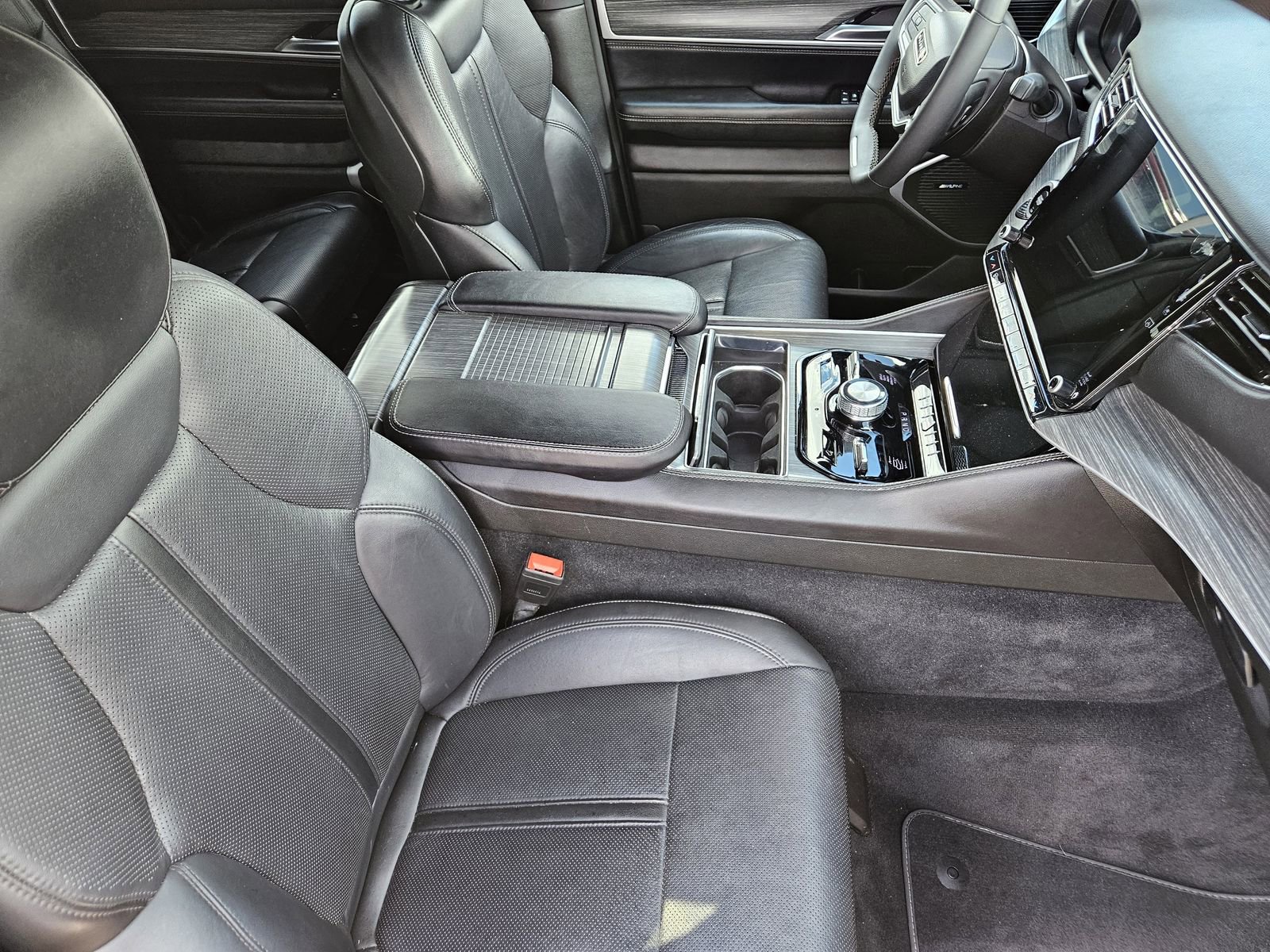 Used 2023 Jeep Wagoneer L Series III w/ Preferred Equipment Group image 20