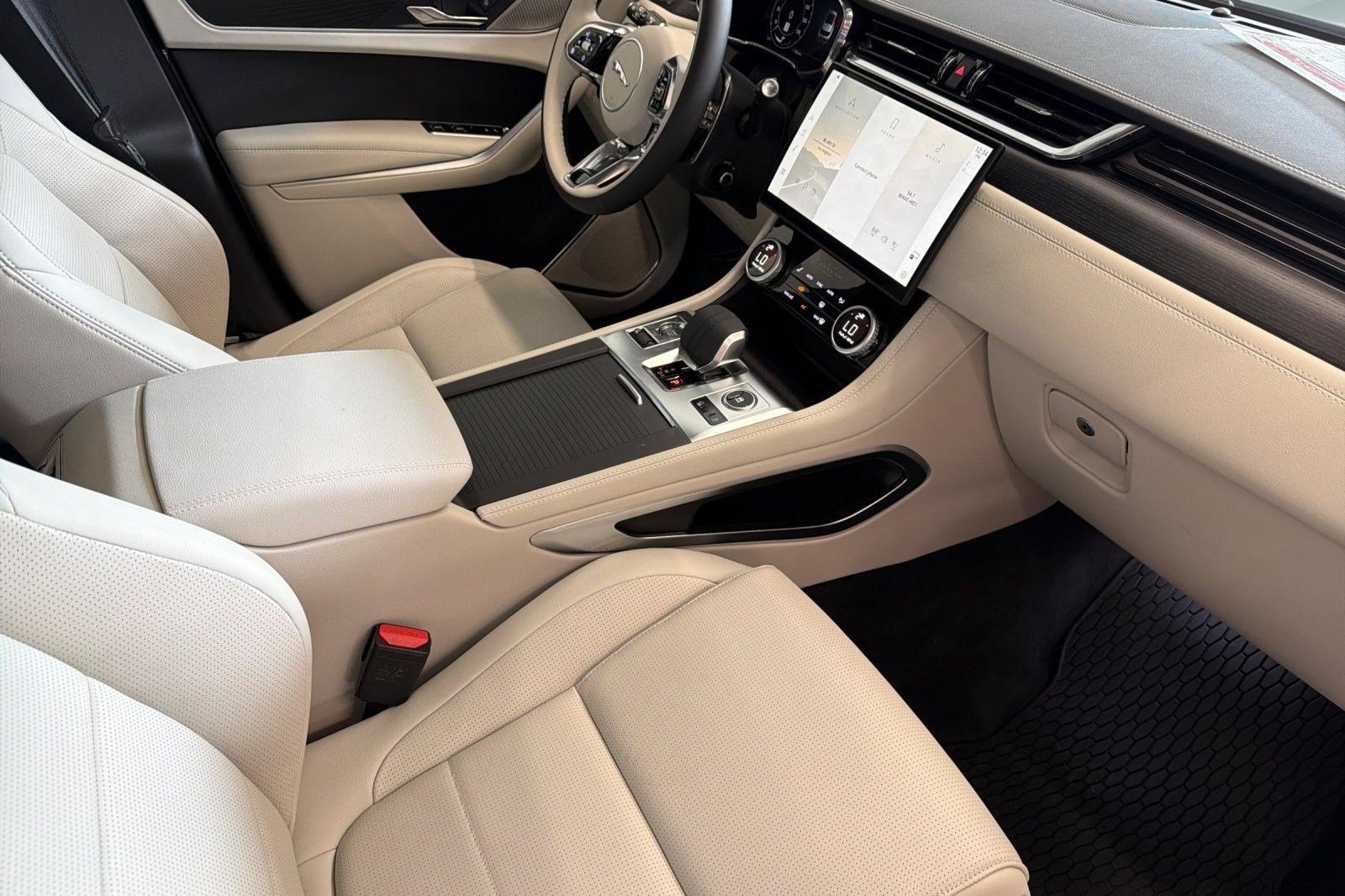 New 2025 Jaguar F-PACE R-Dynamic S AWD/4WD image 28