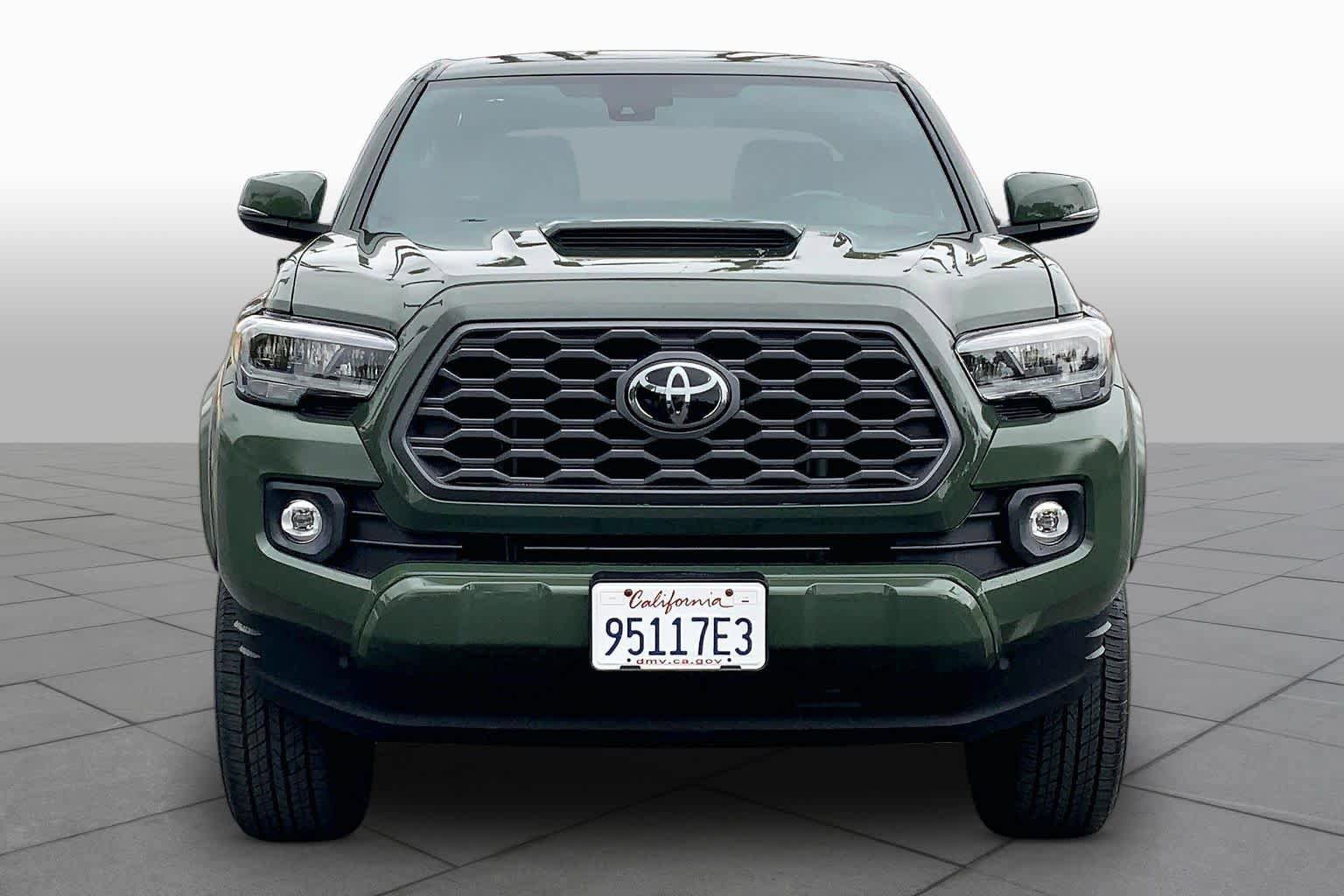 Used 2022 Toyota Tacoma TRD Sport w/ Technology Package AWD/4WD image 3