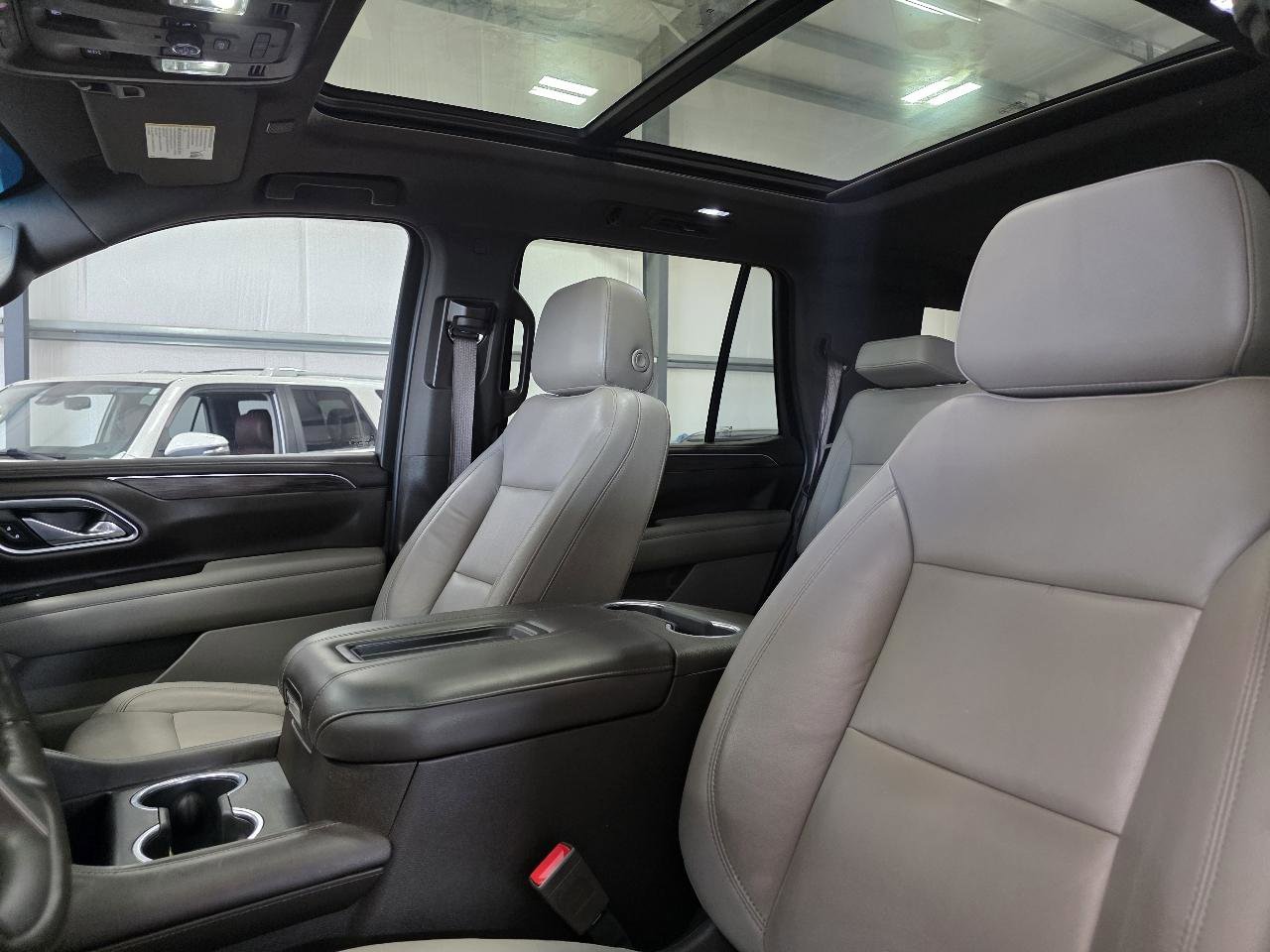 Used 2021 Chevrolet Tahoe Z71 w/ Luxury Package AWD/4WD image 11