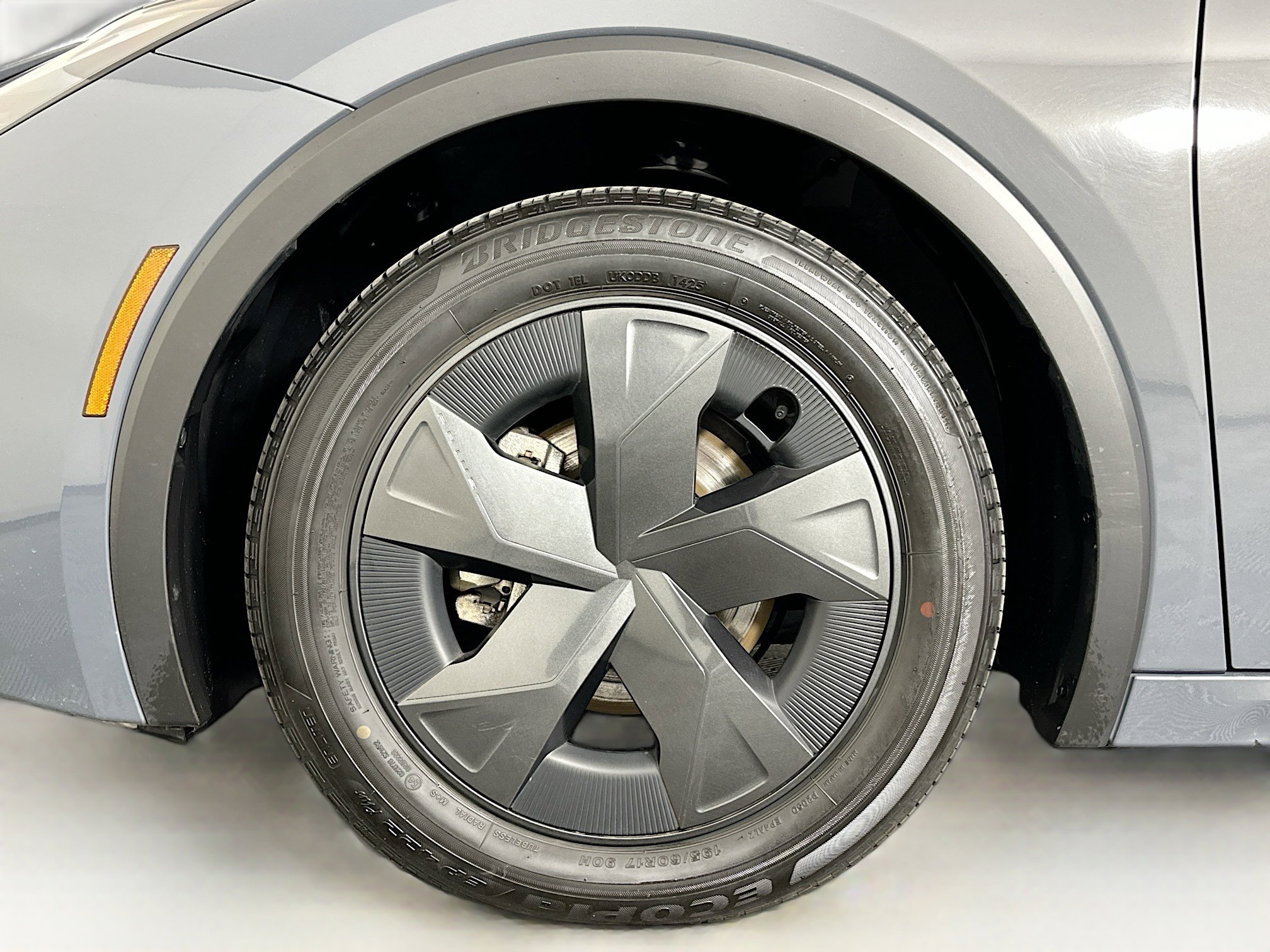 Used 2025 Toyota Prius LE image 11