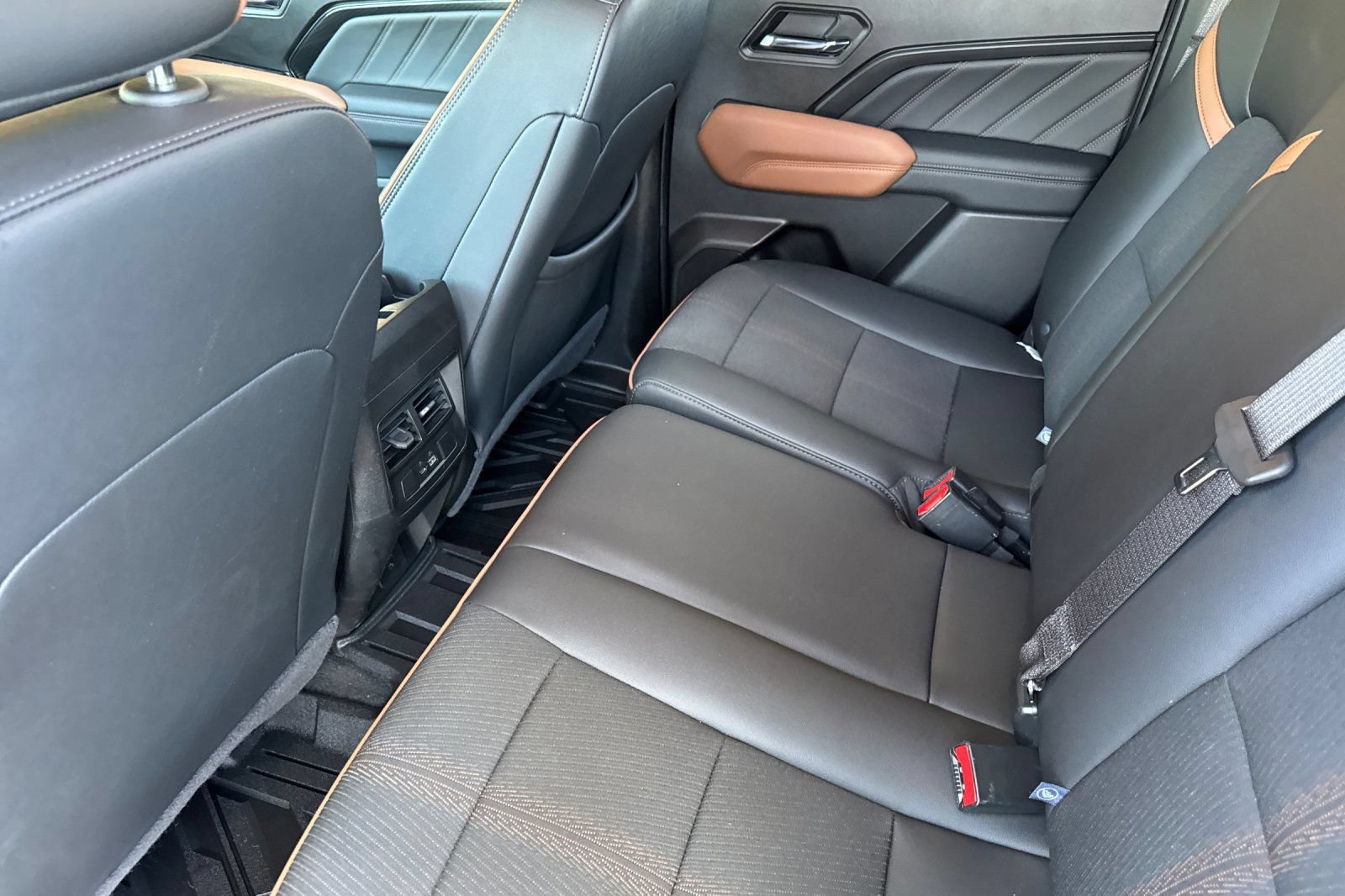 Certified 2025 GMC Canyon AT4 AWD/4WD image 13