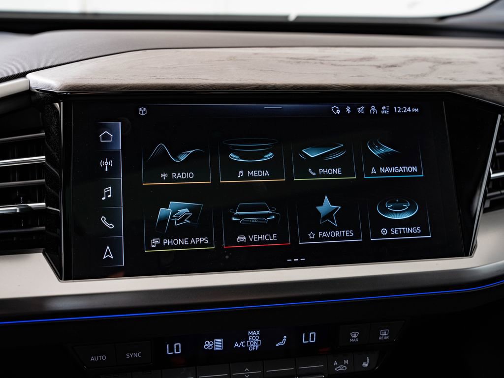 Used 2024 Audi Q4 e-tron Prestige image 34