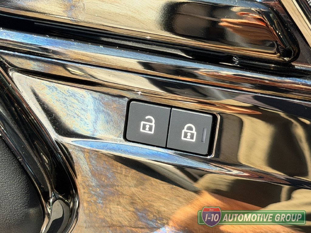 Used 2025 Land Rover Range Rover Sport SE AWD/4WD image 19