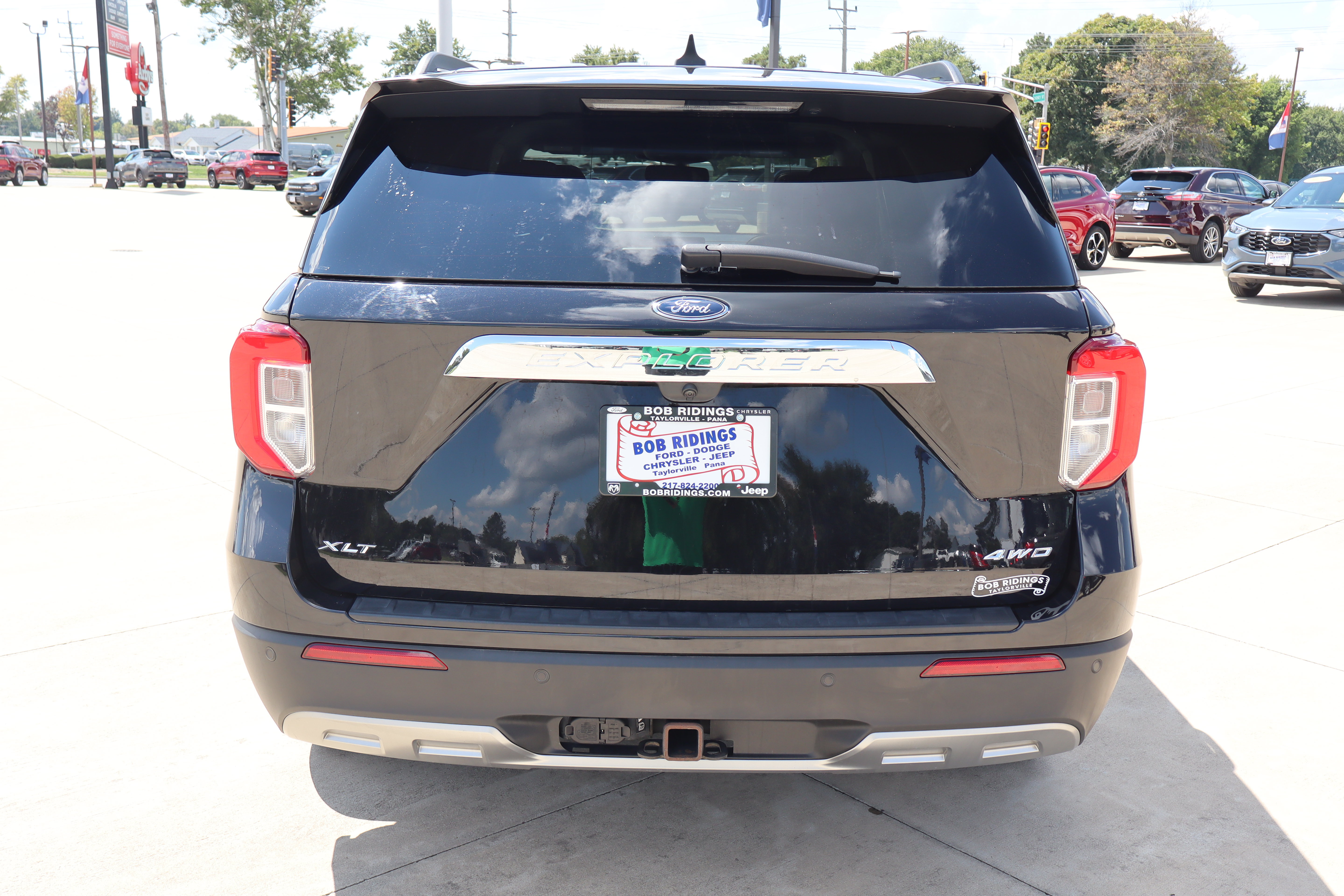 Used 2023 Ford Explorer XLT w/ Equipment Group 202A AWD/4WD image 6