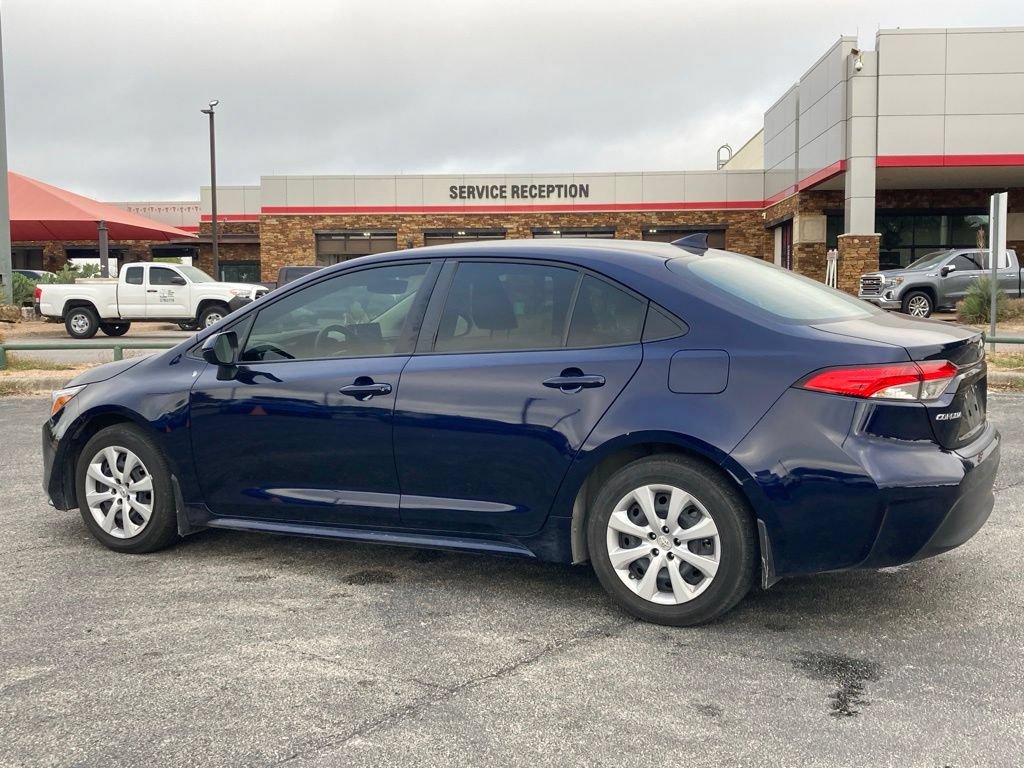 Used 2025 Toyota Corolla LE FWD image 6