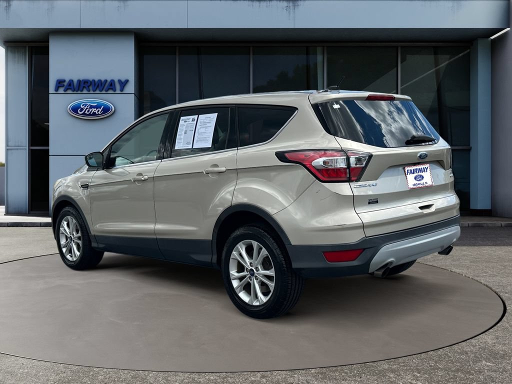 Used 2017 Ford Escape SE FWD image 4