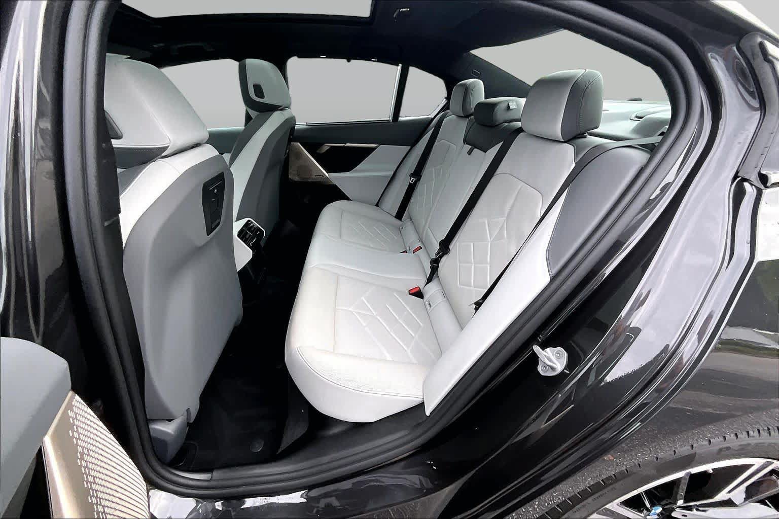 Certified 2026 BMW 530i w/ Executive Package RWD image 21