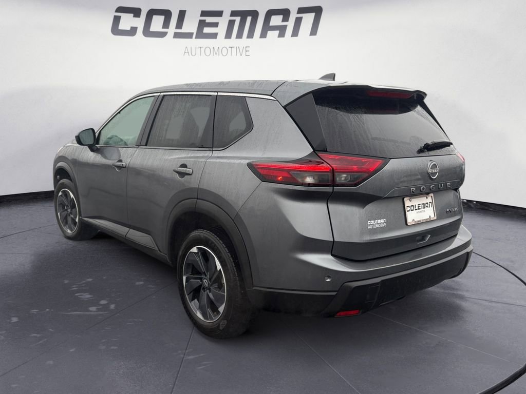 Used 2024 Nissan Rogue SV image 3