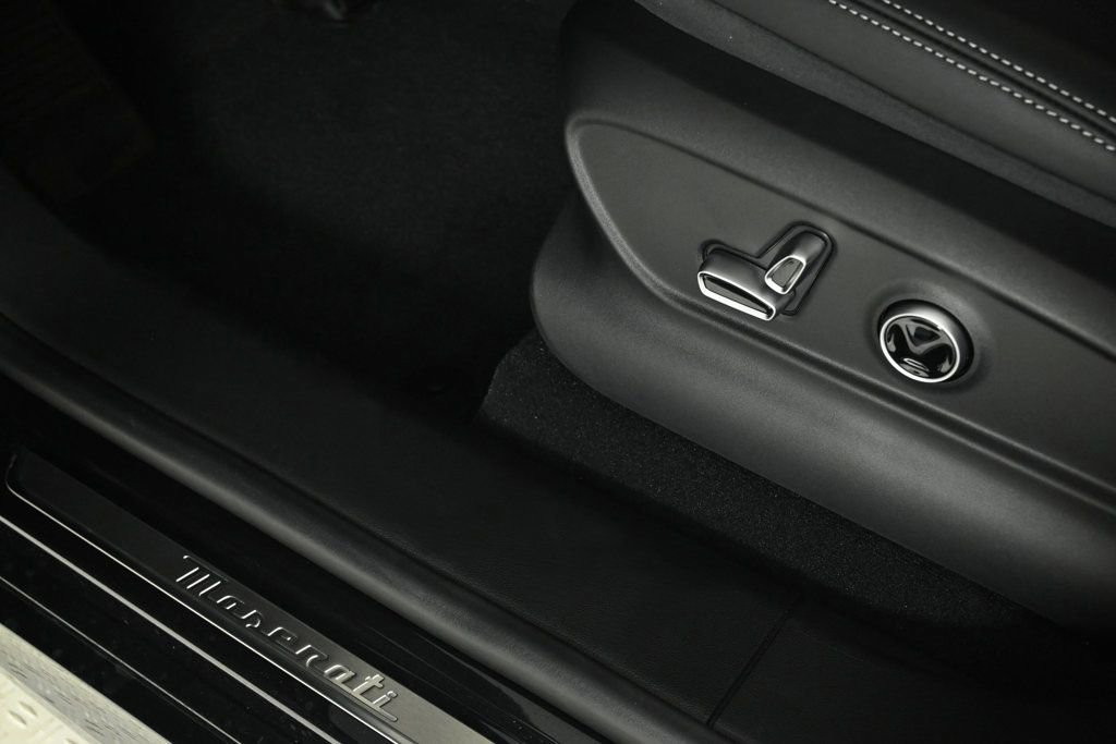 Used 2025 Maserati Grecale GT image 18