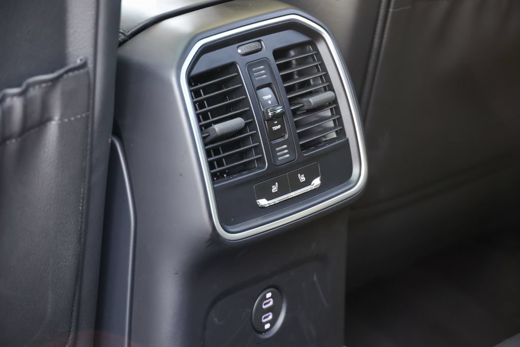 Certified 2026 Porsche Macan AWD/4WD image 35