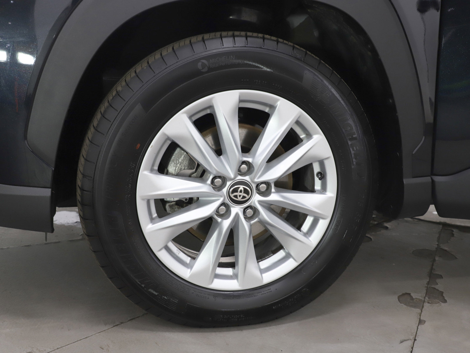 Used 2025 Toyota Corolla Cross LE w/ Moonroof Package image 27