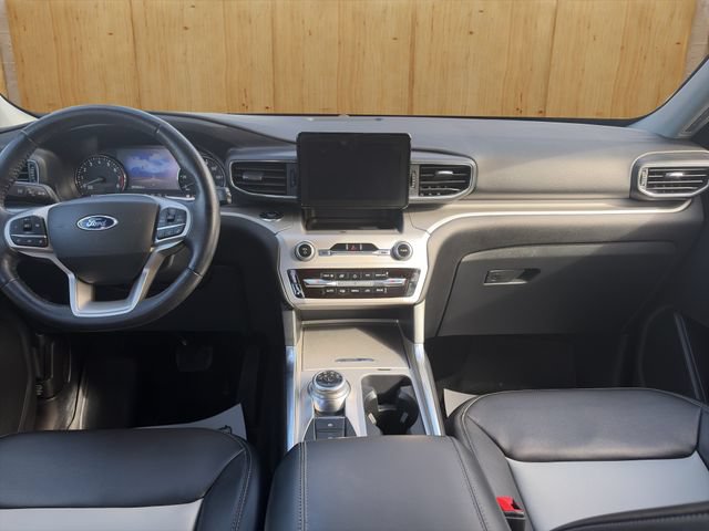 Used 2022 Ford Explorer XLT w/ Equipment Group 202A AWD/4WD image 14
