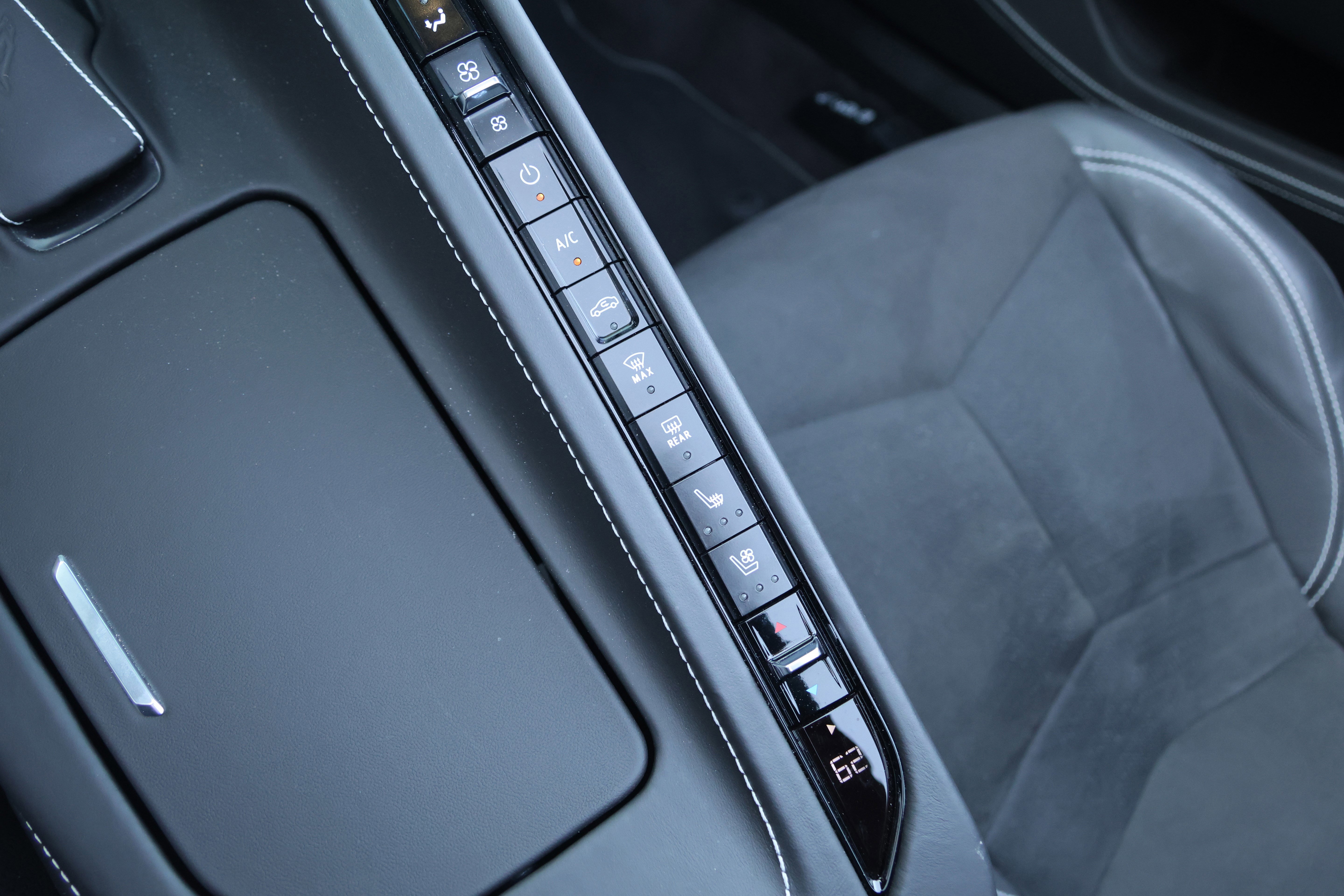 Used 2025 Chevrolet Corvette Stingray Premium Conv w/ Z51 Performance Package RWD image 30