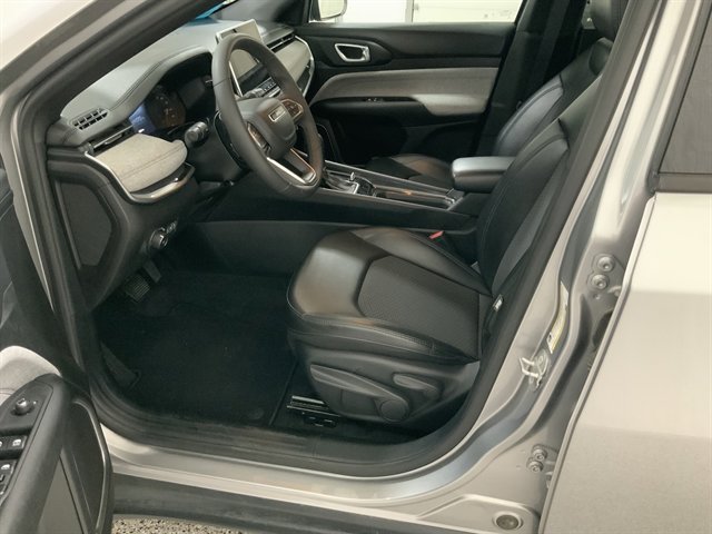 Used 2023 Jeep Compass Latitude image 11