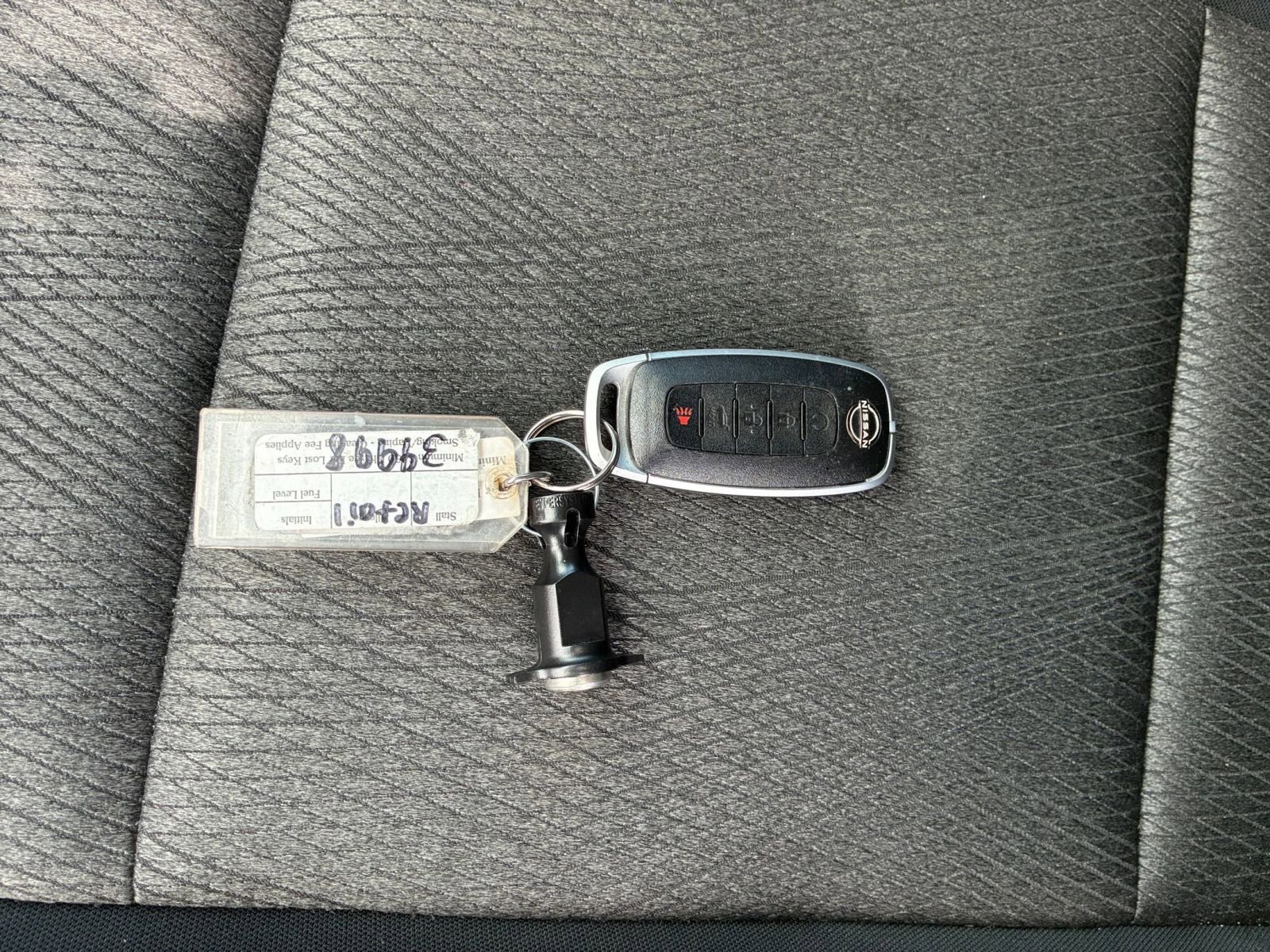 Used 2025 Nissan Rogue SV FWD image 22