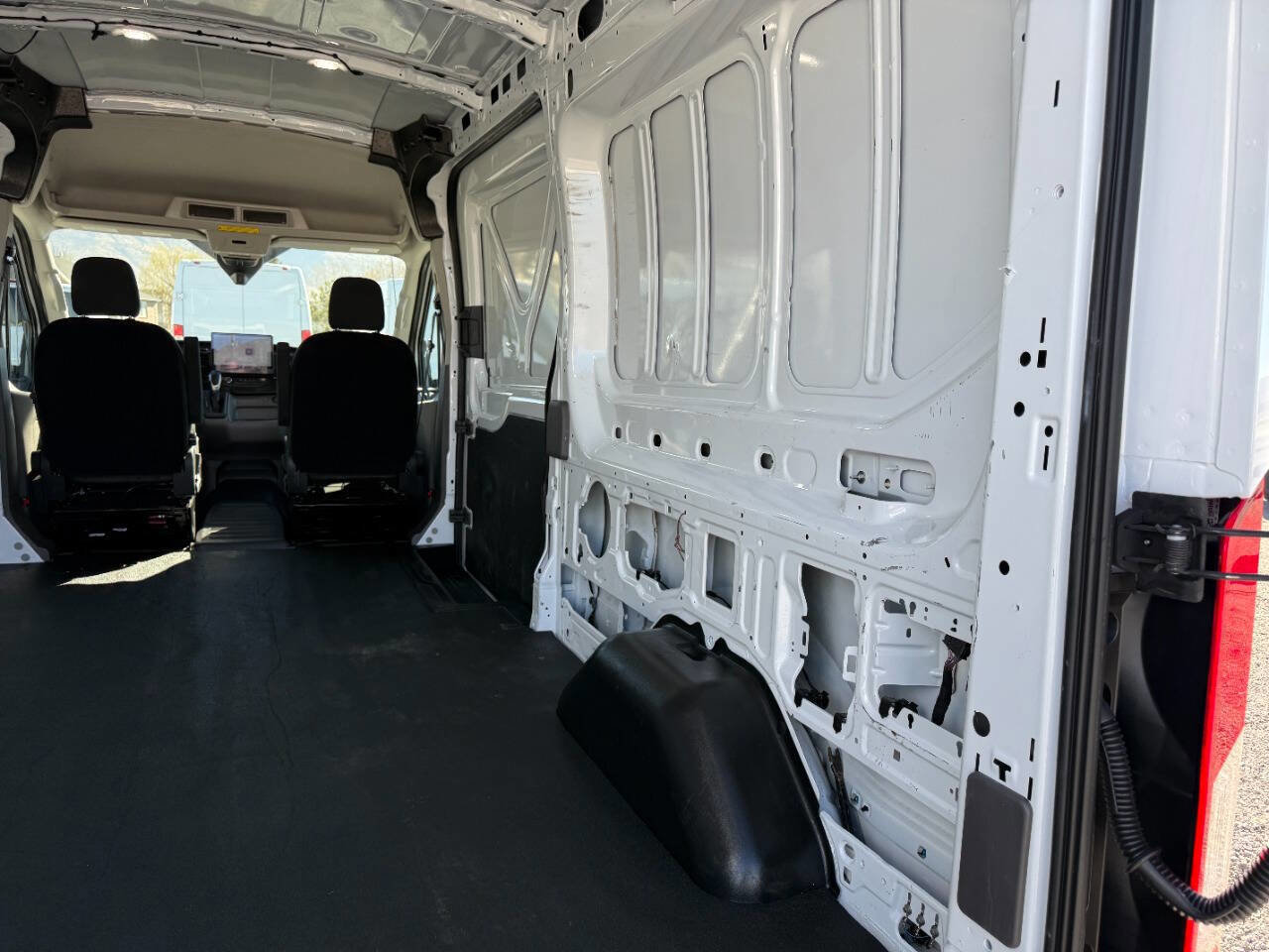 Used 2025 Ford Transit 250 250 AWD 3dr LWB Medium Roof Ca image 24