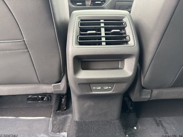 New 2025 Volkswagen Tiguan SE image 44