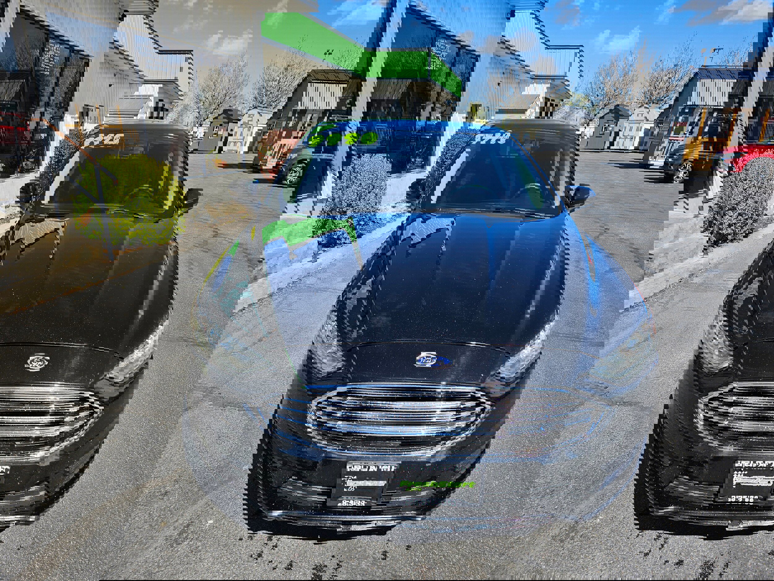 Used 2017 Ford Fusion SE w/ Fusion SE Technology Package FWD image 3