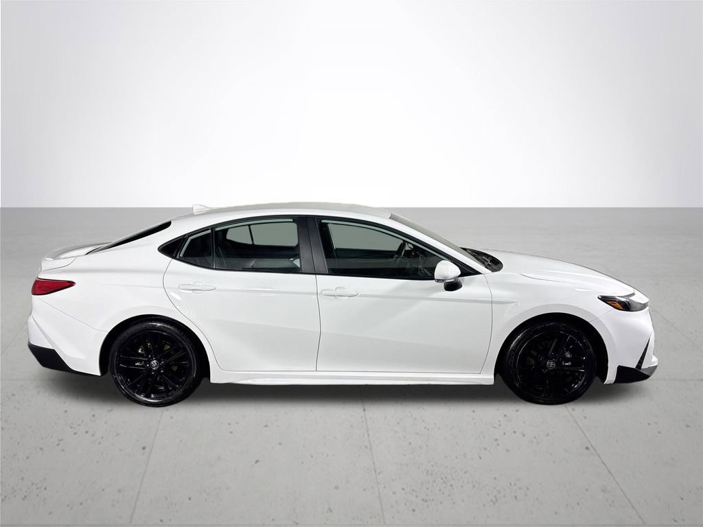 Used 2025 Toyota Camry SE image 5