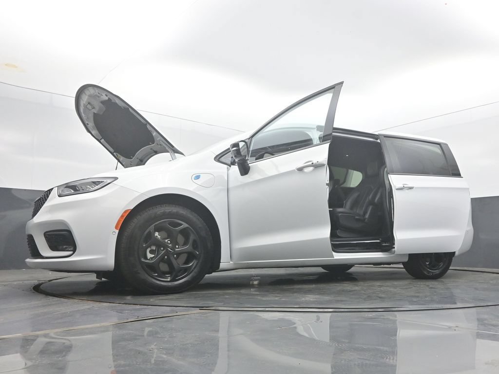 Used 2024 Chrysler Pacifica Limited FWD image 64