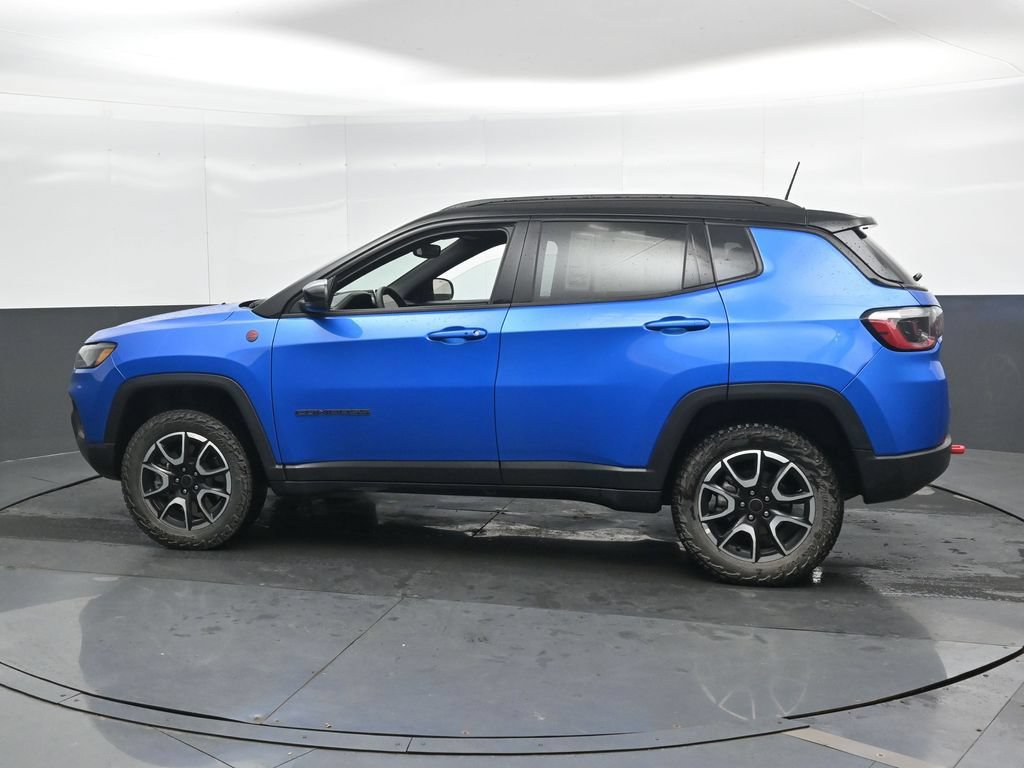 Used 2025 Jeep Compass Trailhawk AWD/4WD image 9