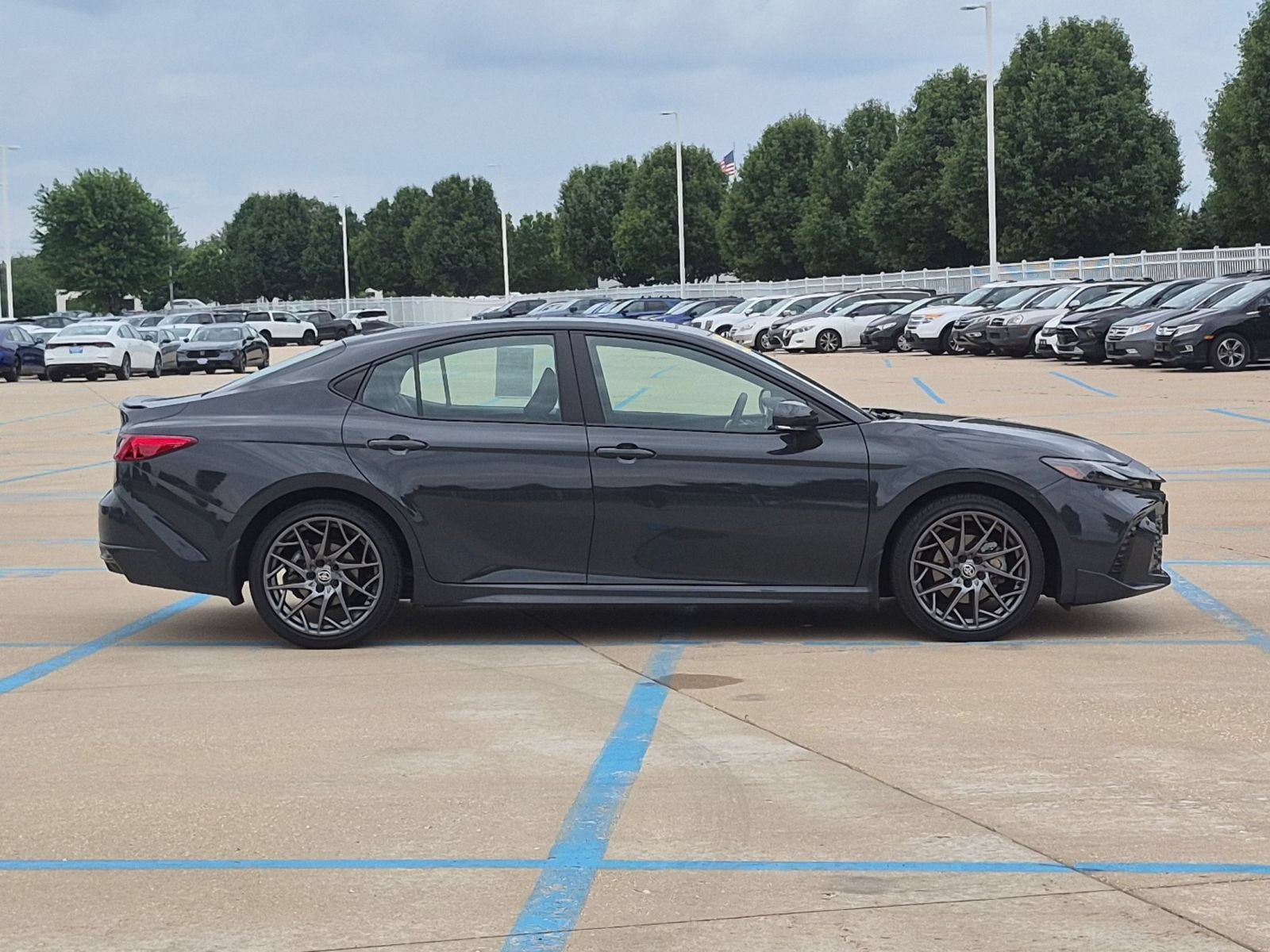 Used 2025 Toyota Camry XSE w/ Premium Plus Package AWD/4WD image 5