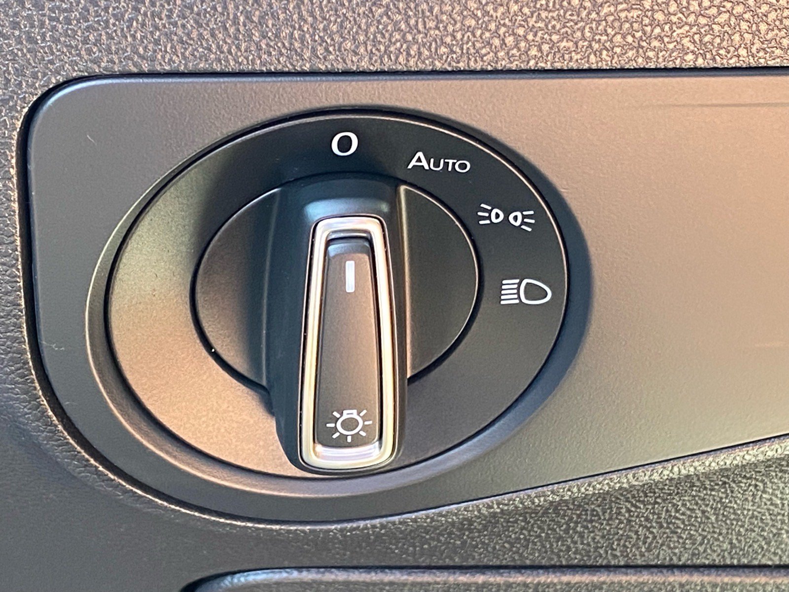 Used 2019 Volkswagen Tiguan SE FWD image 11