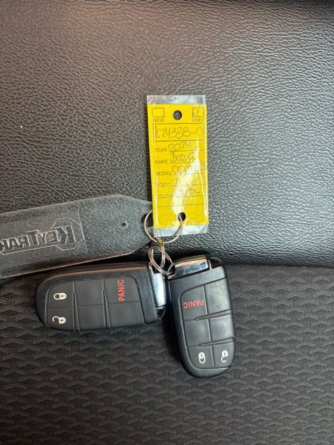 Used 2024 Jeep Compass Latitude AWD/4WD image 14