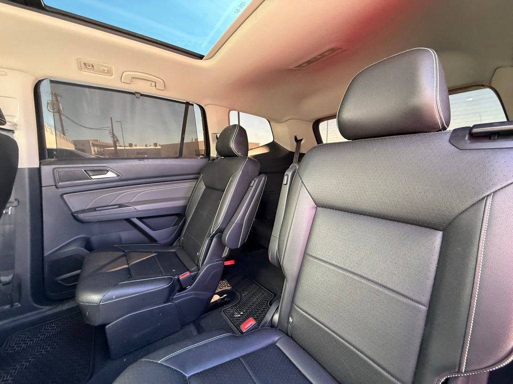 Certified 2023 Volkswagen Atlas SEL R-Line image 8